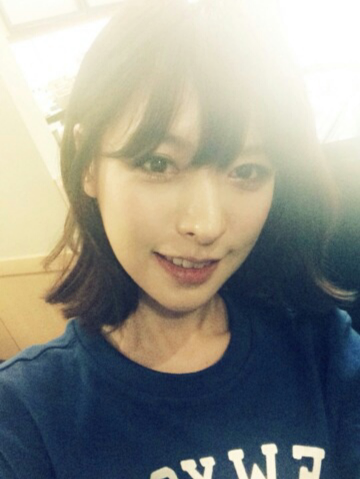 BVucMbICAAAyF3s.png:large