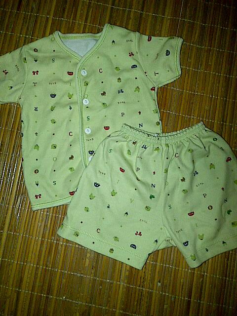dhien_ayu's tweet image. pengen ini telat ya hiks RT @garagetwitsale: Velvet junior hijau sz 3-6m 35rb #twitsale #prewashed