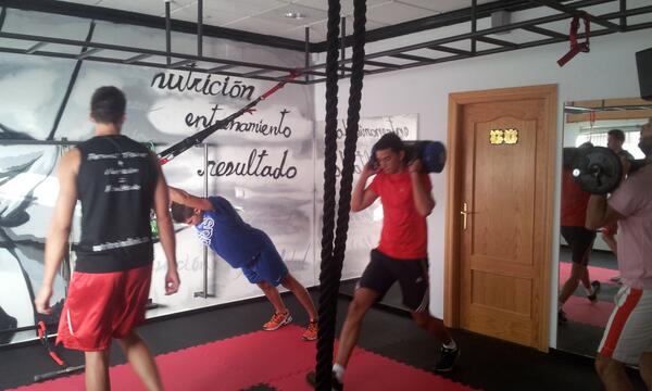 NutritrainGR's tweet photo. Primera semana de train zone-crossfit  por grupos musculares, gran aceptación.  Seguimos creciendo. http://t.co/QSRU6qX3SU