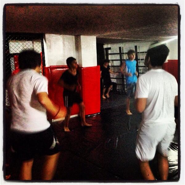 feptmma's tweet photo. Fept MMA para los amantes del entrenamiento profesional y el alto rendimiento http://t.co/wzHRwR5Njf