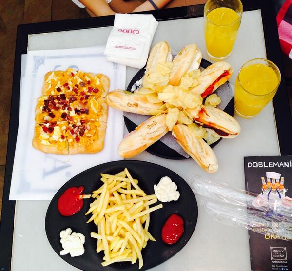 AndreaRodas's tweet photo. Comidita rica con mí @mariacordgar http://t.co/v1dGjS7MgY