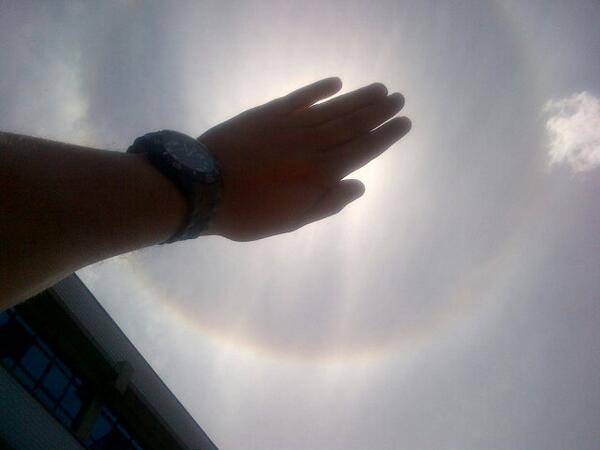 pamioski's tweet photo. Halo around the Sun today. http://t.co/tn8fabWE9M