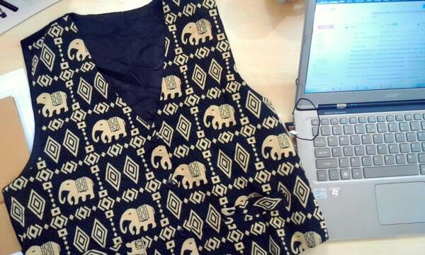 gajahbleduk's tweet photo. Wohoooo..... terima kasih vest kerennya @RedClosetMarket @FLEA_mrkt ditunggu koleksi gajah lucu yg lain ;) http://t.co/P1EUZz3tNh