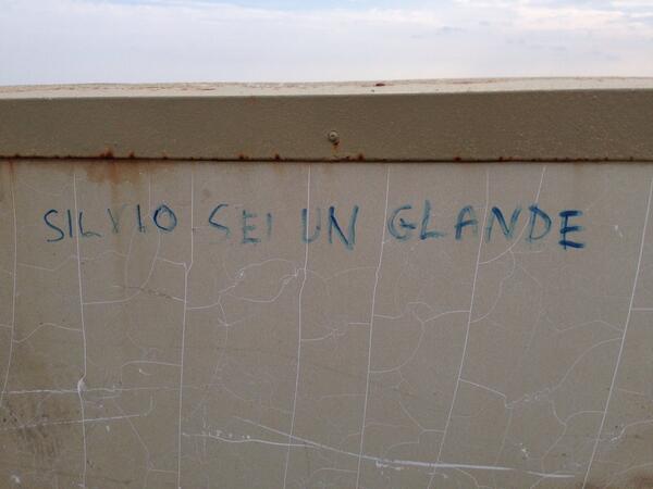 DBuffi's tweet image. #nessunafiducia @DBuffi: Scritta lasciata da un ragazzo su un muro di Rimi: per l'Italia c'è ancora speranza