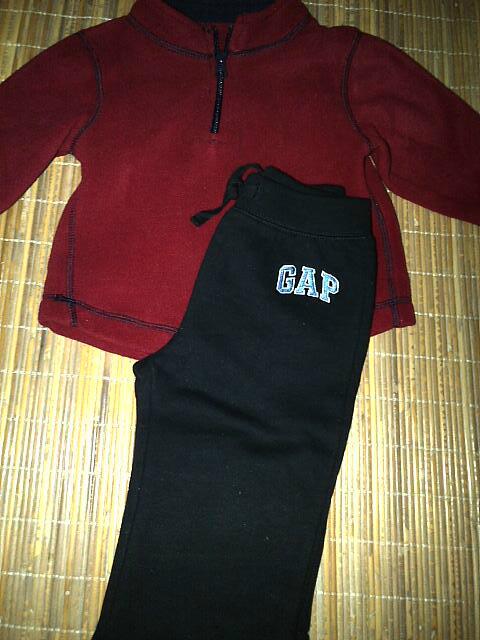 daradysty's tweet image. Mau ya moms RT @garagetwitsale: Sweater gap + clana . Bahan anget. 12-18m all 75rb sajaaaa #new #twitsale #prewashed