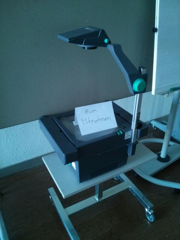 Overhead projector  @ HSLU. They just go on forever - Or not?