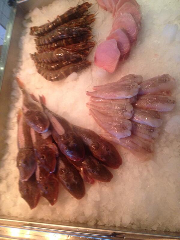 DeBoterlap's tweet photo. Naast de nieuwe kaart met wild gerechten ook gewoon fridaynight 'fishmarket!' O.a Rode poon, seatigers, zwaardvis! http://t.co/PD5EDZUHQj