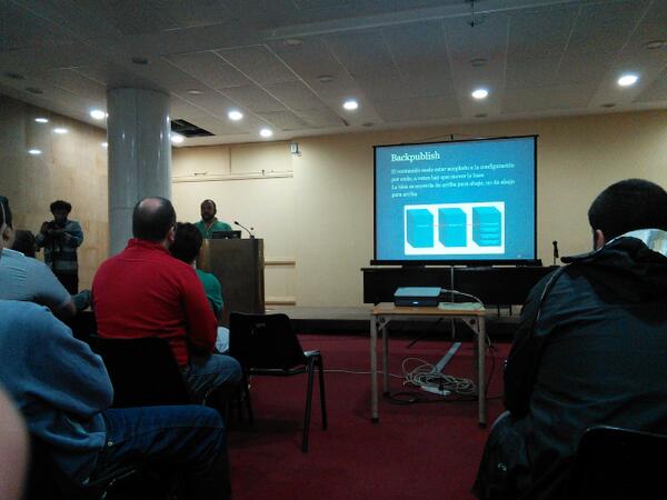 AV4TAr's tweet image. Excelente charla de drupal @casivaagustin #phpconferencear