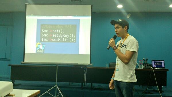 JoelAlejandro's tweet image. #memcached en la #PHPConfAr con @BrianStanley95