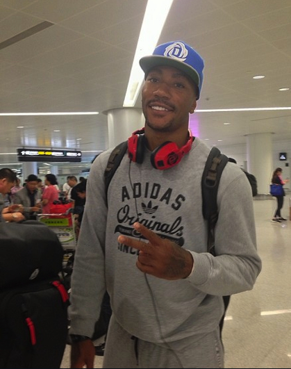 skullcandy's tweet photo. Happy Birthday to the one and only @drose! #SkullcandyNBA http://t.co/iC0hbP0uet