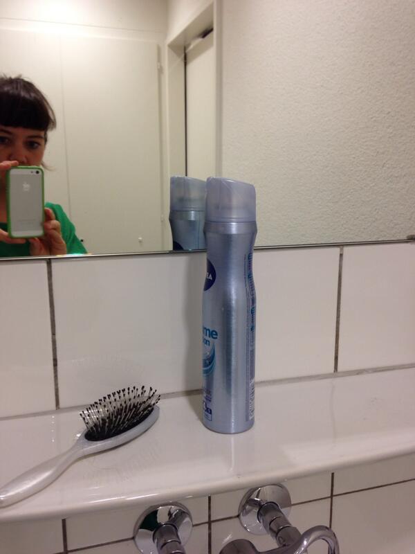 NicoleBesmer's tweet photo. 80er-Tag auf @srf3 und folglich Haarspray auf dem WC http://t.co/Mo6Kbixc0i