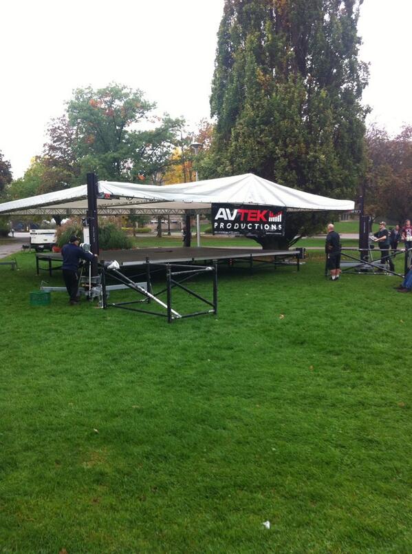 MSU_McMaster's tweet photo. Homecoming Expo stage going up! 12-5 on BSB lawn. Food trucks, live music and free #MacHomecoming13 tshirts #McSU http://t.co/AGqNT3KQXA