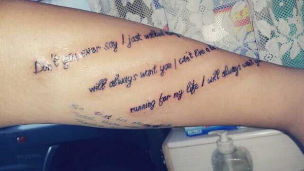 MileyUpdatesCY's tweet photo. @MileyOfficial  @MileyCyrus @Mileys_Bun @tishcyrus YOO check out my new tattoo #wreckingball lyrics. .xx http://t.co/BDdFbQYjXD