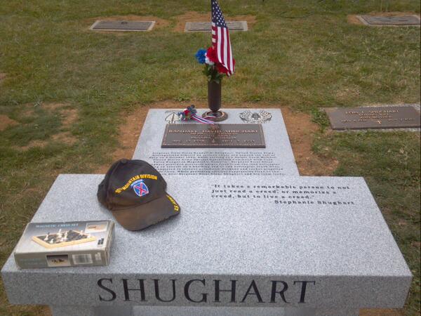 JimHookPO's tweet photo. Gravesite monument for Sgt. Randy #Shughart dedicated near Carlisle. #specialops #ponews  http://t.co/bYPehaAB4U http://t.co/6lqtWe3olj