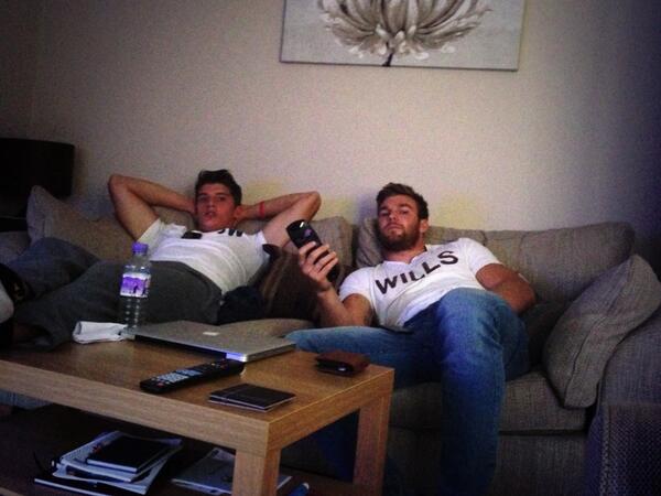 mattkvesic's tweet image. The lads... Twedle dee @andyjshort and twedle dumb @BenHoward15 !! #tinypipes #peesinapod