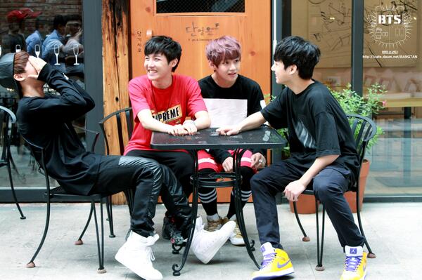 #방탄소년단 신인왕 방탄소년단 채널방탄 5화 STAFF DIARY가 업로드 되었습니다 :) 공카로 고고씽!! http://cafe.daum.net/BANGTAN/jbaP/36Translate post