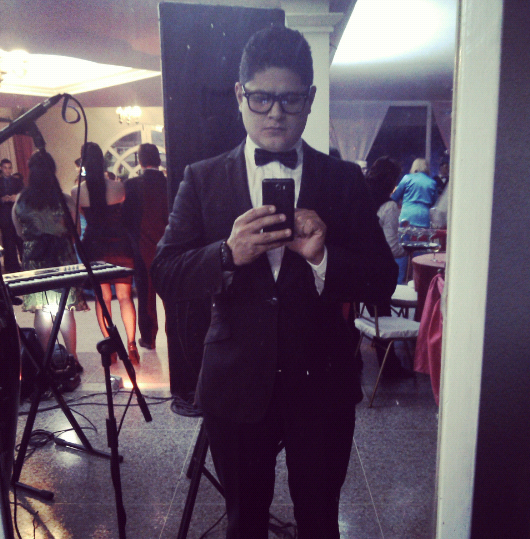 llamaygana's tweet photo. Aca tenemos a nuestro moderador! @evindre http://t.co/suN8kuBrBE