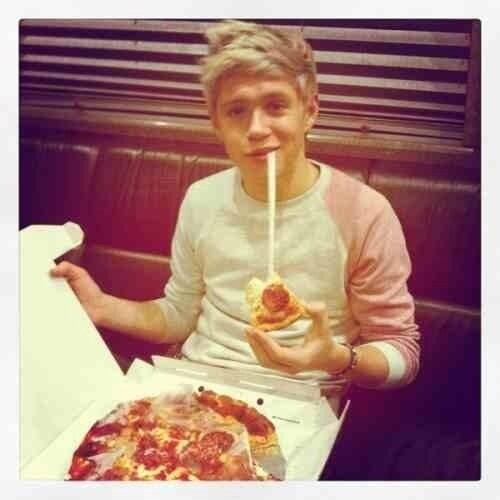 MrNHoranFF's tweet photo. Who ships me with food? http://t.co/iBci1exi32