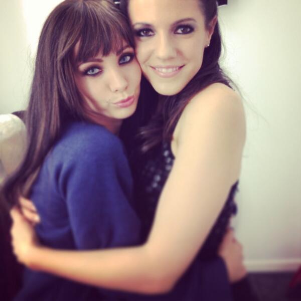 KseniaSolo's tweet photo. But then we kiss and make up....or DO WE @anna_silk ?!?!?!!! #lostgirl #teamBenzi http://t.co/LAwqNGdZOJ
