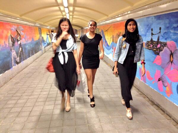 khairunndrhhh's tweet image. Step catwalk ah. @kirankaur28 @evilb_anana. (Should seriously do this more. #stepmodel)