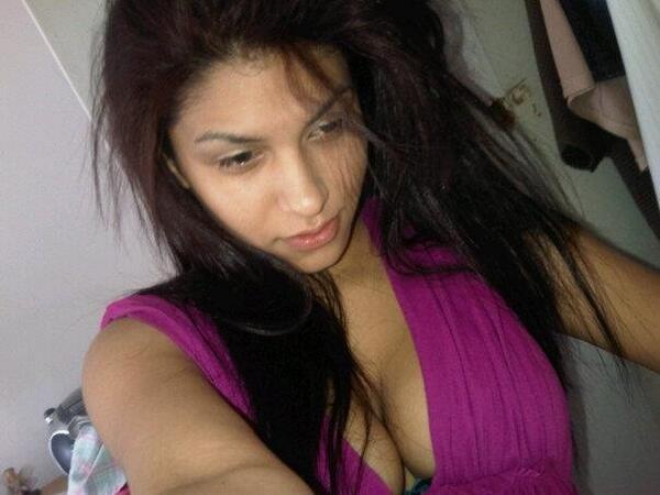 MilkyMona's tweet photo. #selfshot #hoeslovehammer http://t.co/xbkCYDCldJ