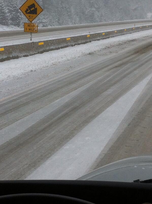 lisa0386's tweet photo. In snow http://t.co/M0mvN4sven