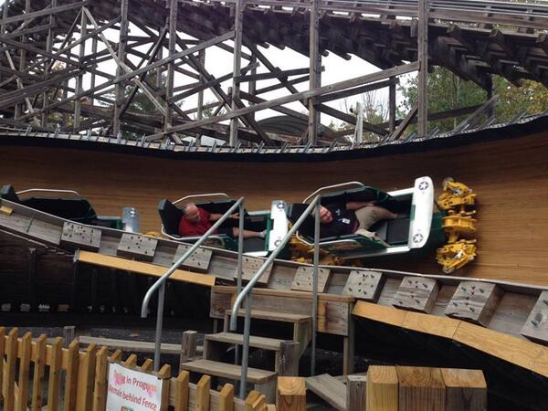 themeparkreview tweet media