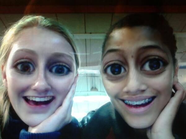 Emmahofstee's tweet photo. HAHAH met carmen in de V&amp;D -@carmenolivia_ http://t.co/aUAyLZZMF2
