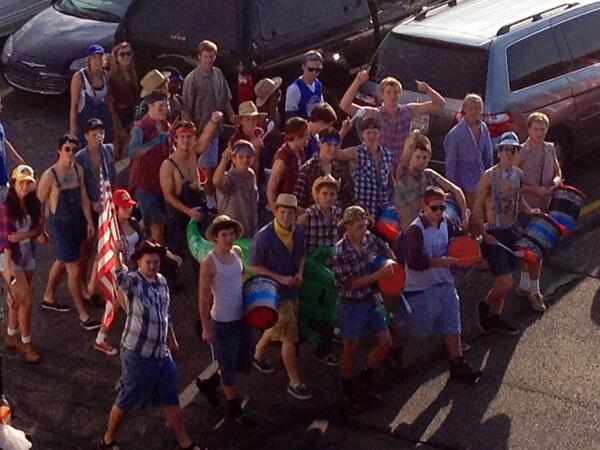 HSEAthletics's tweet photo. Coach Henson got a great picture of @RoyalRowdies &amp; @hsebluecrew2014 coming out to support the Royals.  #RoyalPride http://t.co/OQ15CWgPsU
