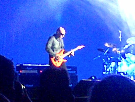 TheParrott6's tweet photo. Joe Satriani concert was absolutely unbelievable, such a good show @Bradchev @chickenfootjoe http://t.co/NrtJjHPe0A