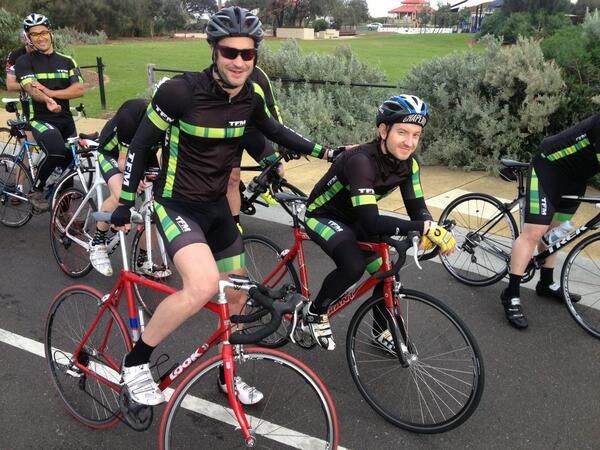 sammyjrix's tweet photo. @TFMRides back on Beachy with the gang!! Red Rocket Racing big rings #greenmachines http://t.co/tEa287g3Qc