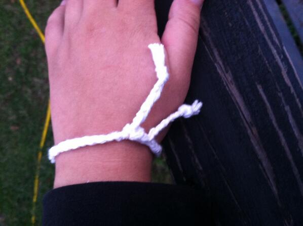 RedTulipProjec's tweet photo. What the #hopebracelets look like! http://t.co/Kt973DtfBU
