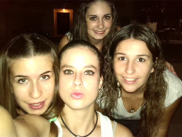 AzaharaCastell's tweet photo. En albalat de party en @MontoyaBarbara @laramolinarubio i Arantxa. http://t.co/uNfeQouBf9