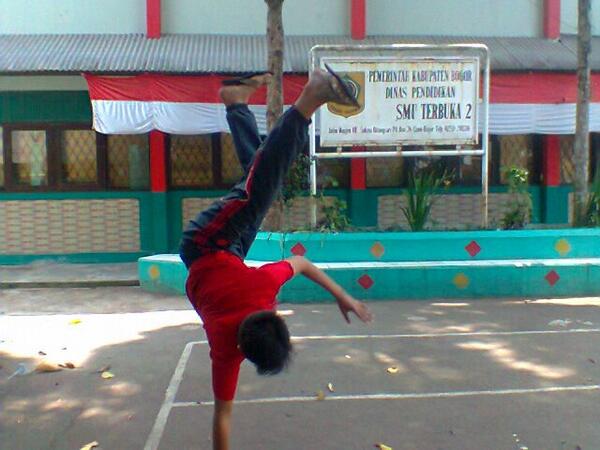 ANTHOMY11's tweet photo. Latihan @SMP ciawi bogor http://t.co/JnI4MoiSWZ
