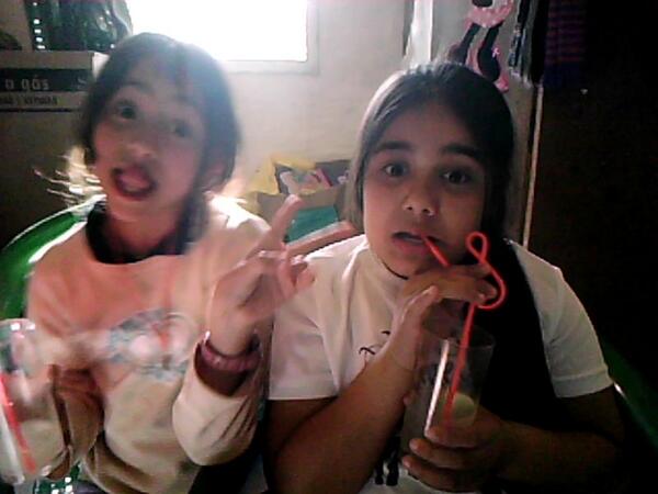 Free_Coussing's tweet photo. Riquisma Limonada hemos hecho @Sandy_Nievas Jaja http://t.co/m76mGAOpfW