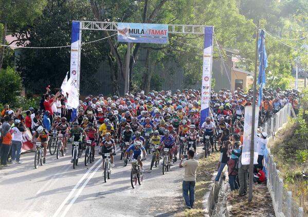 hmetromy's tweet photo. Seribu peserta dilepaskan bagi Jamboree di Harian Metro Mountain Bike di Marang, Terengganu, pagi tadi http://t.co/rdEePt5Hz4