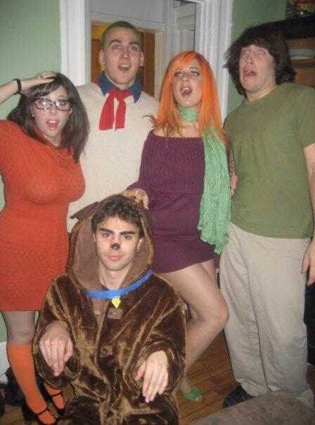 BostonCostumes's tweet image. the Scooby gang will ALWAYS be a good group costume idea !