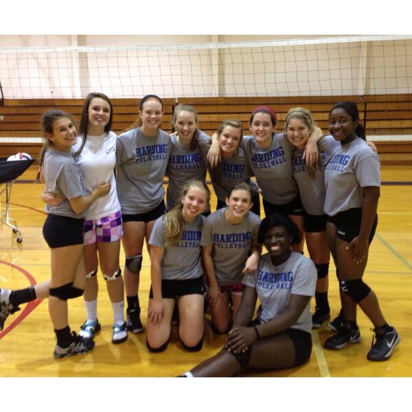 hannah_bryce's tweet image. Such a fun season with these girls! Love y'all so much! #hardingfamily