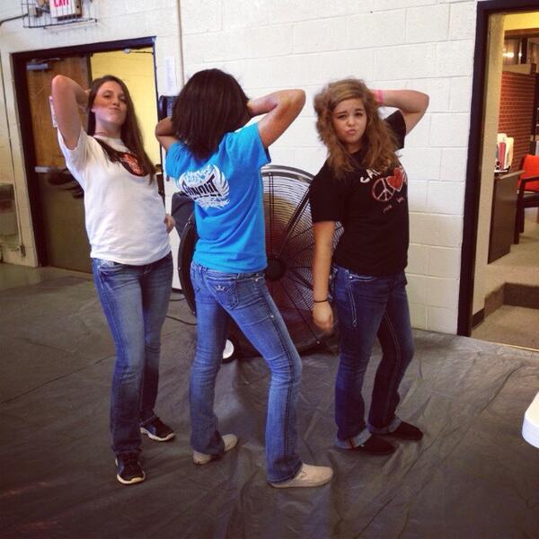 Shiane22's tweet image. My friends&amp;gt;&amp;gt; #bffs #modelingpose