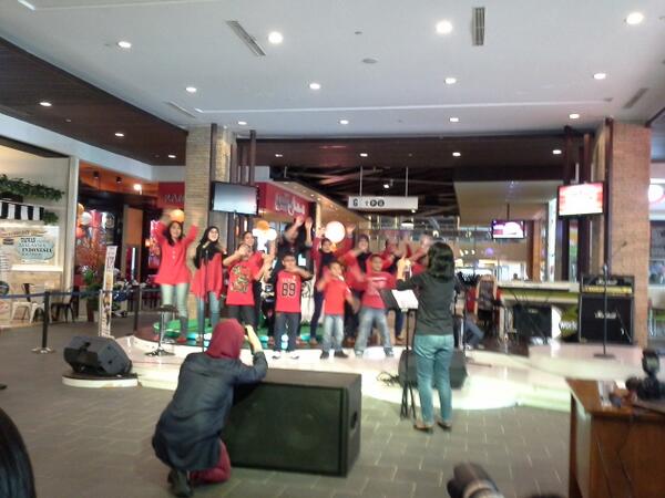 CAD_Capture's tweet image. Dance sik assssikkk yuuuks bareng adik2 dari @YoaiF #wecaredou?