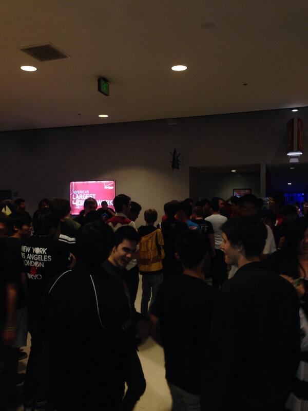 Only place where men bathroom line is longer than women. 
This is #esport