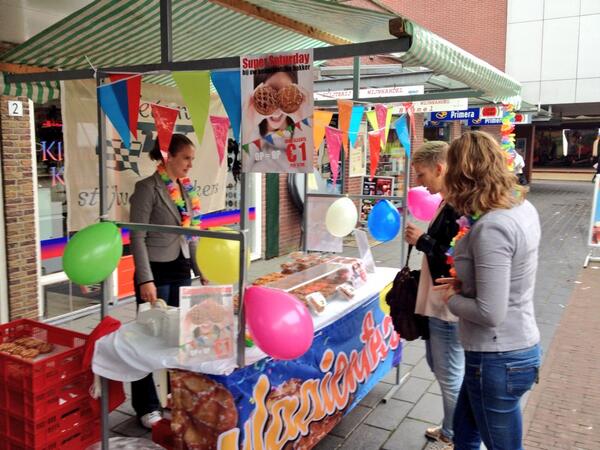 Vandaag op de braderie in #Swifterbant bij bakkerij #tietema fruitvlaaitjes voor slechts €1,- #smullen