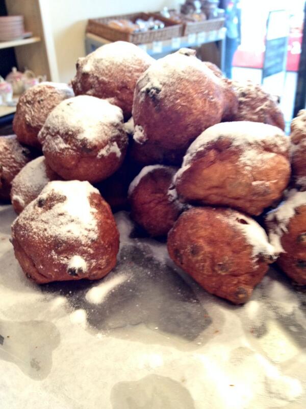 Proef vandaag onze heerlijke #oliebollen in onze winkels in #Swifterbant #Dronten en #biddinghuizen