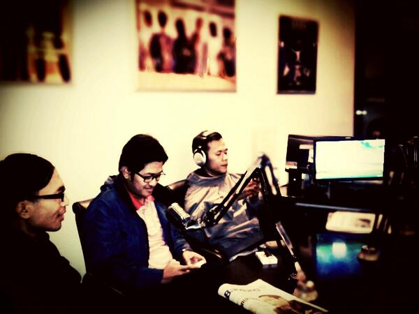 berlian_eka's tweet photo. @optimistic_ID  cbl radio interview http://t.co/wCvNPMGjoV