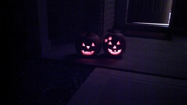 luke_klimek's tweet photo. Autumn nights with @cydlock #FallBreak http://t.co/Jn5yn4avYO