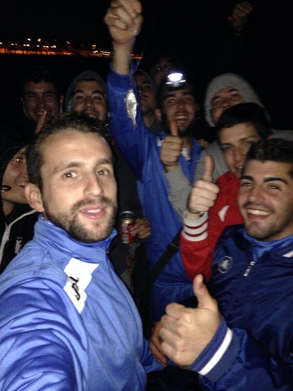 laco_10's tweet photo. Celebrando la victoria por to lo alto @CD_JAVALINUEVO http://t.co/kjmxTUzu8l