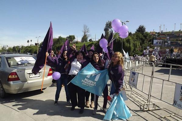 JC_Paillalef's tweet photo. El Team MORADO de campaña #Distrito51 #NuevaImperial #Carahue #Cholchol #Pitrufquen #Teodoro #PuertoSaavedra #Freire http://t.co/gYwECfHINq