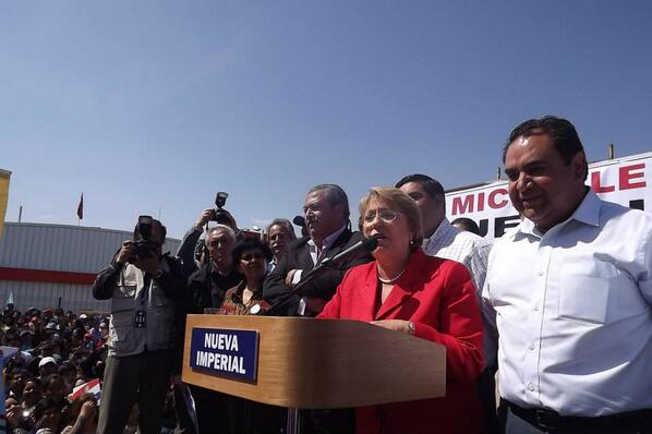 JC_Paillalef's tweet photo. Acompañando a Michelle Bachelet en su visita a la Araucania http://t.co/qoJHsRU4Az