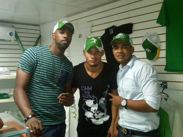 TitoLaparca's tweet photo. #Tamo en pelota http://t.co/sjr31ancZb