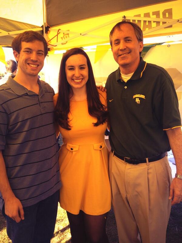 KenPaxtonTX's tweet photo. Student Government tailgate tent at Baylor Homecoming #SicEm #BUHC13 http://t.co/h71JQVQZ34